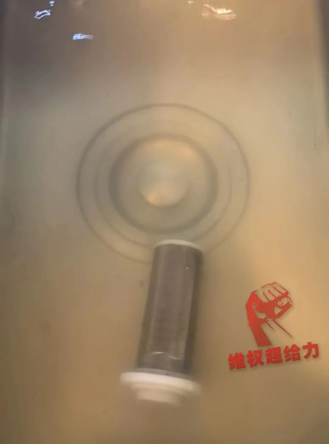 DƬ